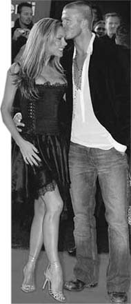 夏季穿搭原來如此簡單！多穿T恤、多穿藍(lán)色，清爽舒適又大方