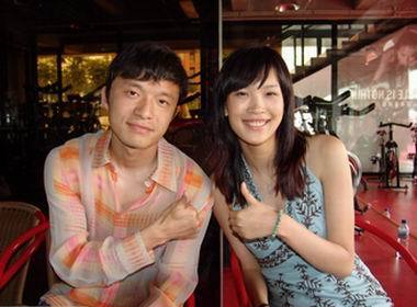 搞怪夫妻打造90平彩虹家 紅綠搭配撞色太大膽