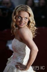 美輪美奐！自媒體分享無(wú)人機(jī)航拍成都雙子塔詹姆斯燈光秀震撼畫面