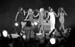 別館閑亭隨分有，時(shí)策杖，小盤旋。