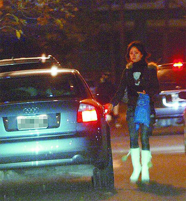 女友支教12年未回家，我到山區(qū)去找人，校長：她10年前就走了